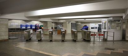 В метрополитене установлены дополнительные турникеты для безналичной оплаты проезда