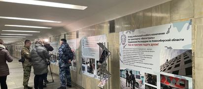 Студенты, дизайнеры и ОМОН: чем удивляют новые выставки в переходе метро