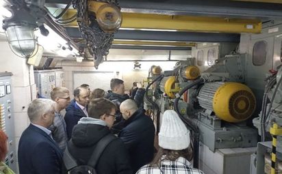 Депутаты спустились в метро