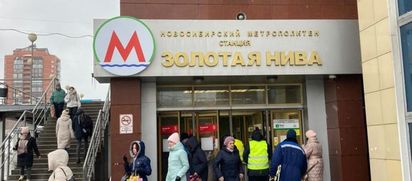 Метро обновляет буквы М на входах станций