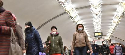 В метро все в масках