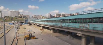 Метрополитен меняет стекла на эстакаде метромоста