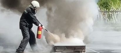 Сотрудники новосибирского метро отточили навыки тушения пожаров