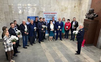 Возложили цветы к бюсту А.И.Покрышкина