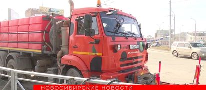 Уличная дезинфекция: как моют хлоркой остановки и входы в метро